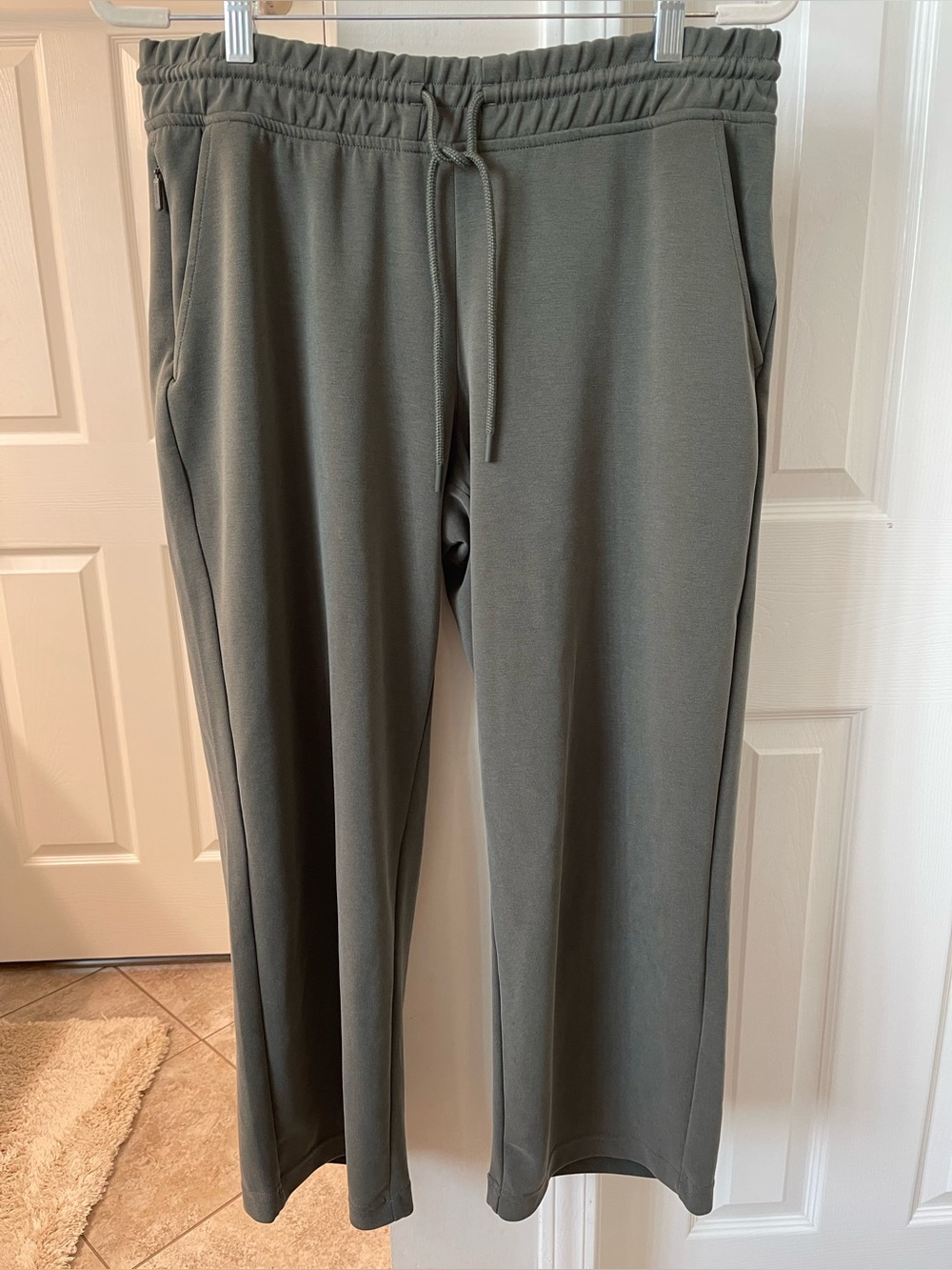 Athleta SEASOFT Cropped Straight pant